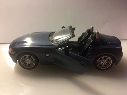 Модель автомобиля BMW Z4 1:24
