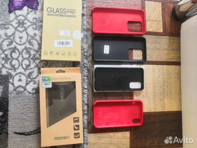 Чехлы на телефон