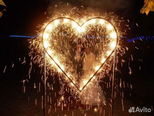 Холодные фонтаны, фейерверк, салют для свадьбы