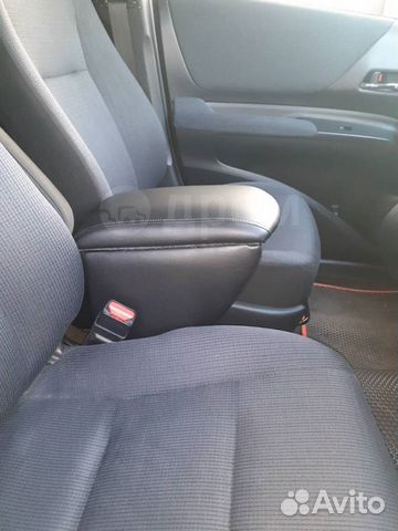 Подлокотник Toyota Sienta