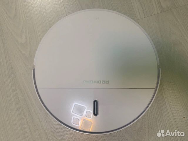 Робот пылесос Redmond