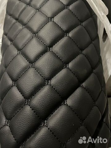 Стеганая экокожа квадрат черная с черной строчкой