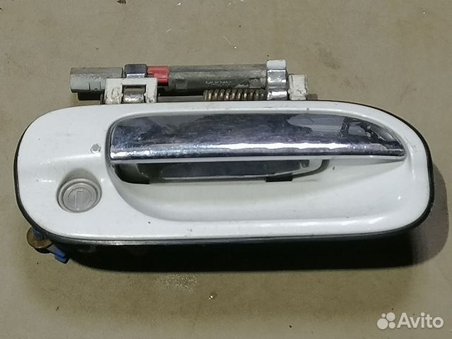 Ручка двери пер. правая для Nissan Sunny B15 2000г