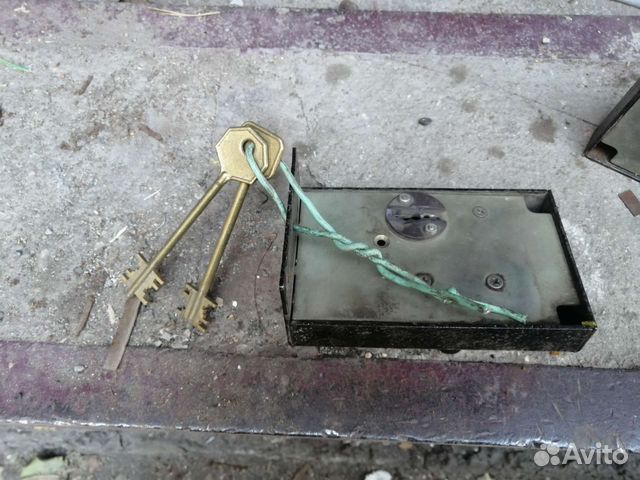 Замок дверной