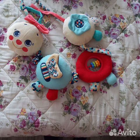 Игрушки на кроватку
