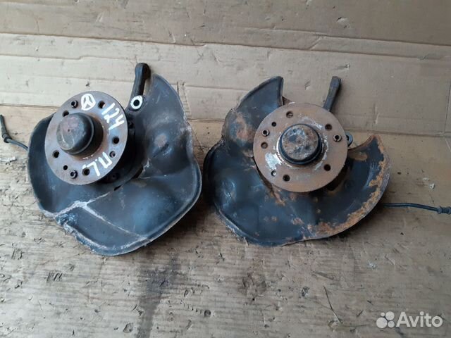 Кулак поворотный передний левый Мерседес 124