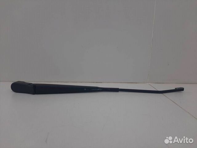 Поводок стеклоочистителя передний правый LADA Larg