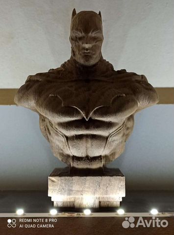 Статуэтка из дуба Бэтмен