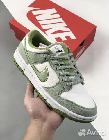 Nike Dunk Low SE “Fleece Pack Honeydew”