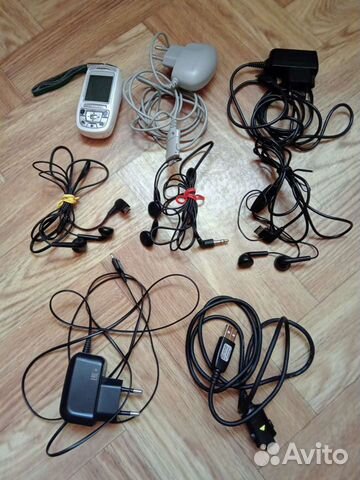 Зарядные и наушники