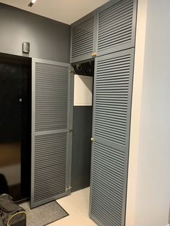 Двери в гардеробную из жалюзийных дверей