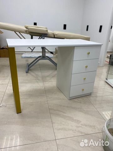 Маникюрный стол от производителя