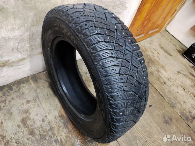 Nitto Therma Spike 215/70 R16