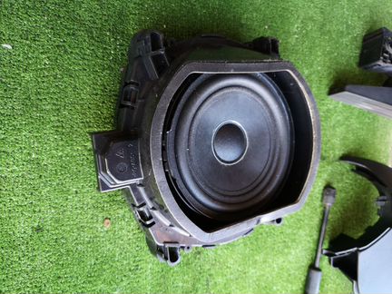 Низкочастотный динамик на BMW X3 F25 10-17