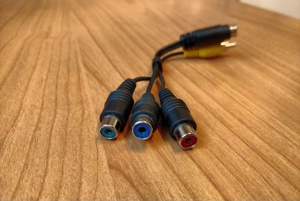 Кабель-переходник с компонентного на S-Video и RCA