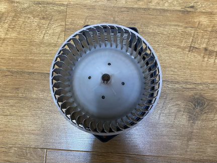 Моторчик (двигатель) печки Mitsubishi Pajero 4