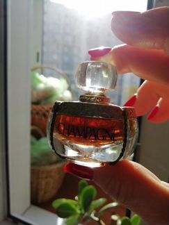Yves Saint Laurent Champagne