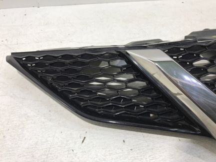Решетка радиатора передняя Nissan Qashqai J11