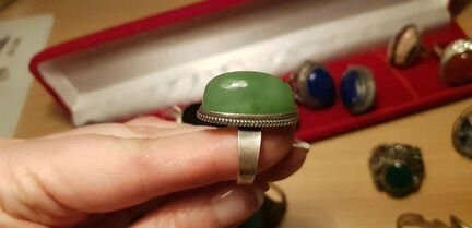 Кольцо светлый нефрит Урал серебро