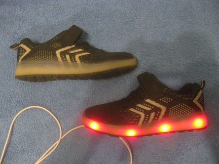 Кроссовки со светящейся подошвой (led system). р