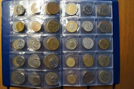 Набор из 75 монет в альбоме