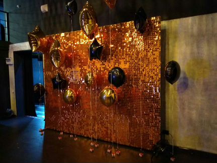 Фотозона из пайеток. Стена из пайеток