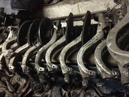 Стойка Ауди Фольксваген поворотный кулак