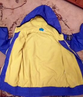 Продам яркую ветровку для мальчика