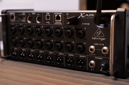 Микшерный пульт behringer xr18 x-air