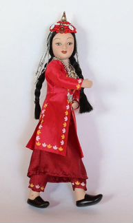 Кукла в туркменском праздничном костюме