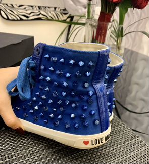 Продаю оригинальные кеды Love Moschino