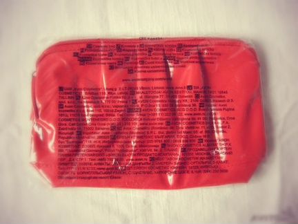 Компактная косметичка красная