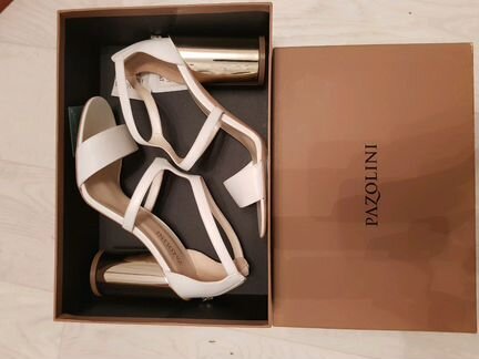 Новые белые босоножки. Carlo Pazolini