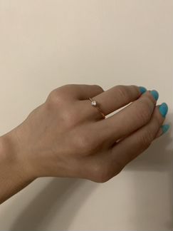 Золотое кольцо с бриллиантом