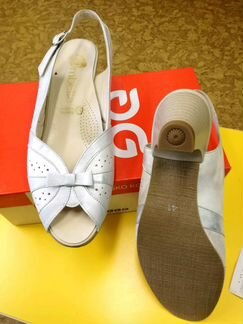 Босоножки новые