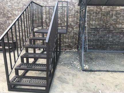 Уличное сварное крыльцо