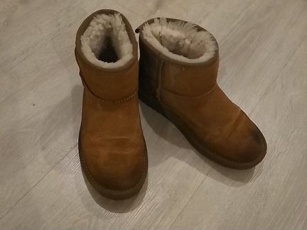 Угги, свитер, шапка, шарф, перчатки