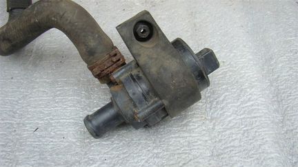 Насос водяной (помпа) на BMW 5-серия E60/E61 2003