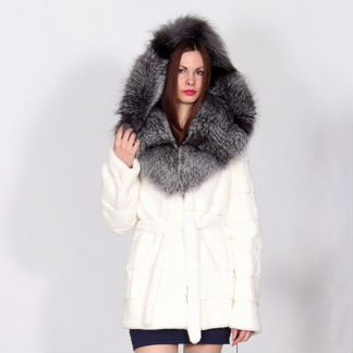 Шуба из бобра с чернобуркой капюш. р.50-54