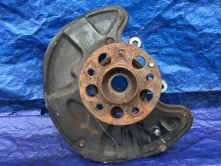 Передний правый кулак для Мерседес Ц класс W204