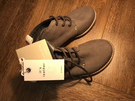 Новые кожаные ботинки Zara