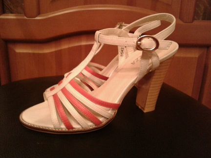 Новые босоножки р.38