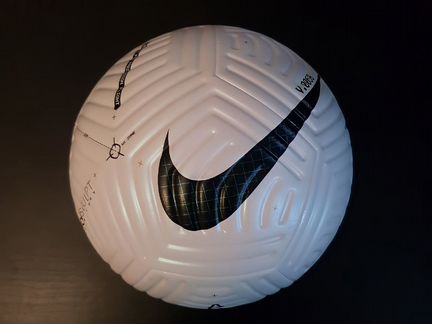 Профессиональный футбольный мяч Nike Flight