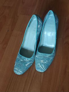 Женские новые туфли