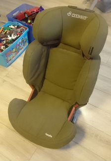 Автокресло с креплением изофикс