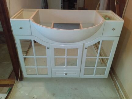 Тумба и зеркало