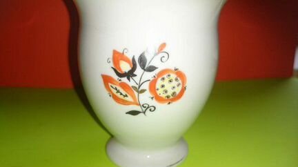 Фарфоровая вазочка 