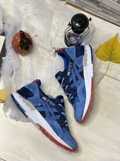 Женские кроссовки Asics