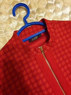 Приталиное красное платье