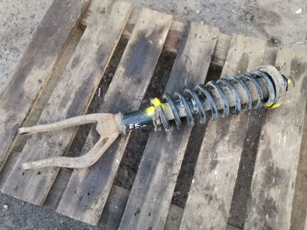 Стойка амортизатора передняя правая Honda Civic